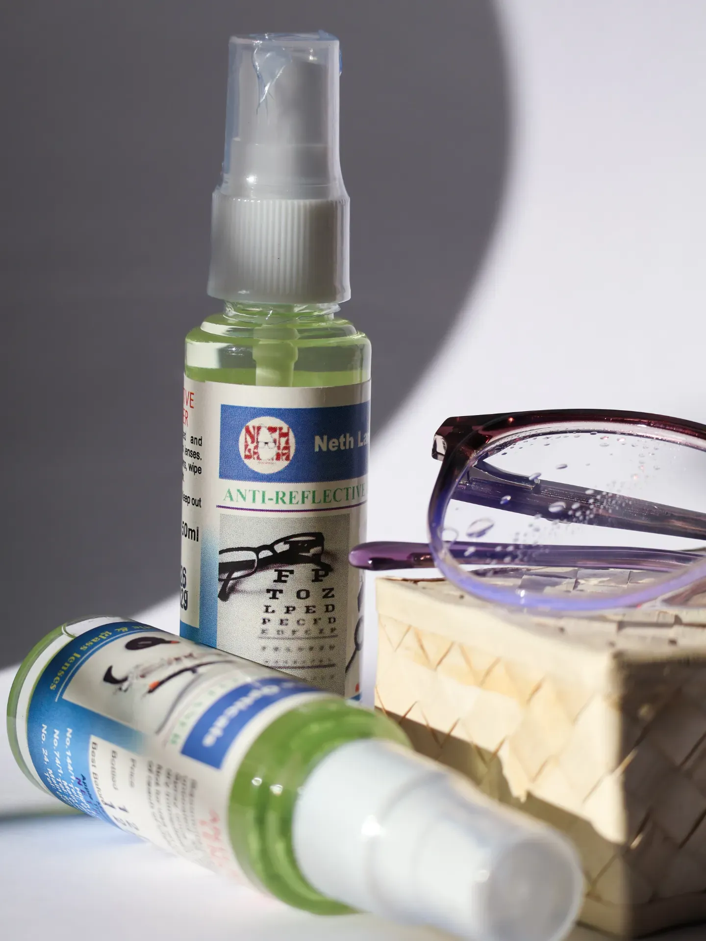 Safe, alcohol-free cleaning solution for multi-coated spectacles.