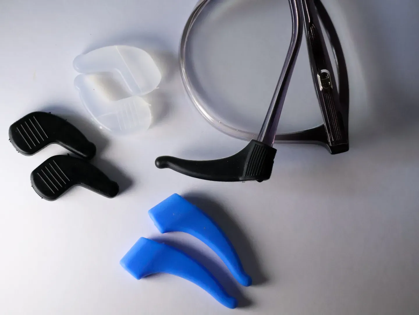Ergonomic eyeglass ear clips locking frames behind the ear.