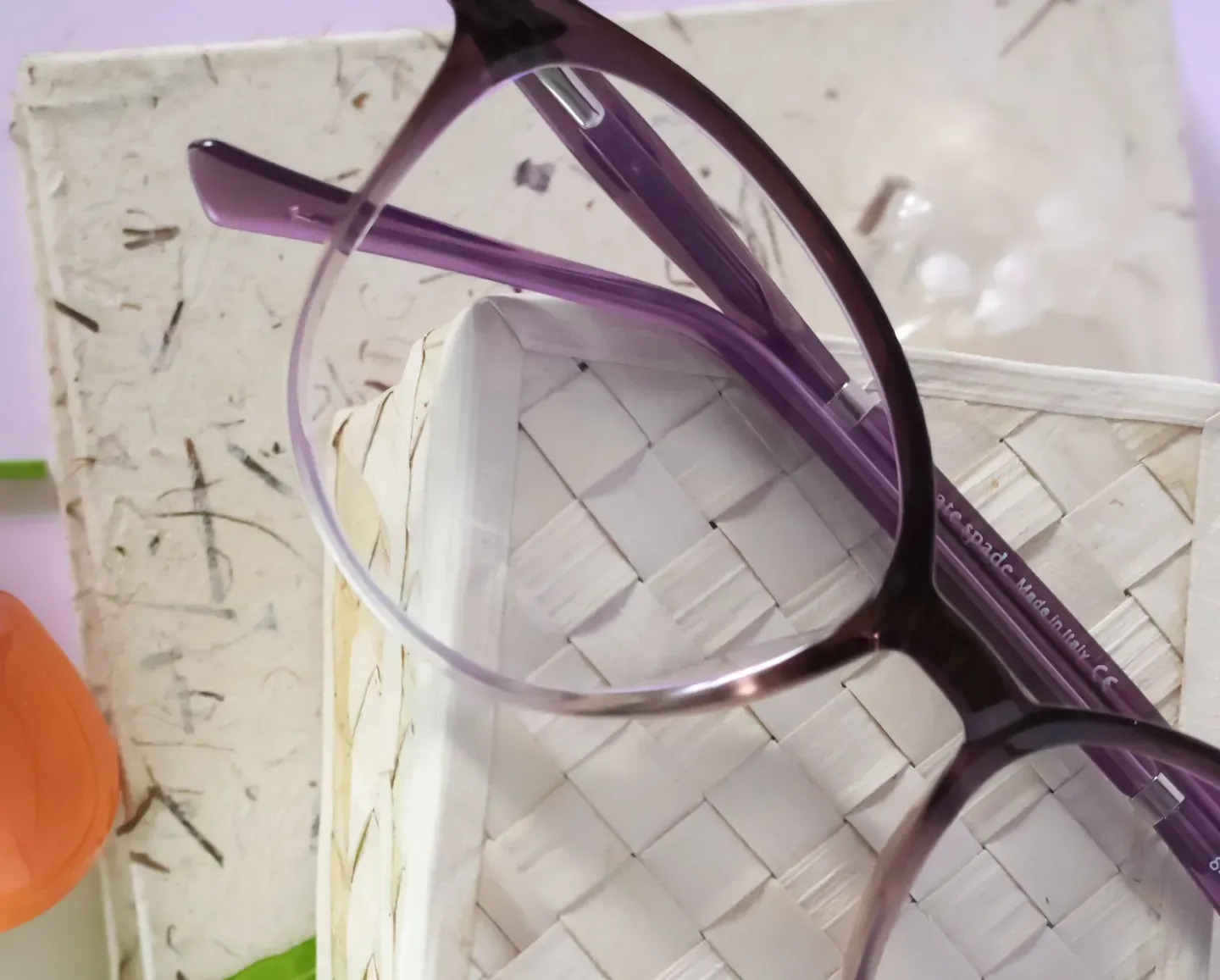 Side angle of gradient color spectacles. Perfect for photochromic transition lenses and trendy specs.