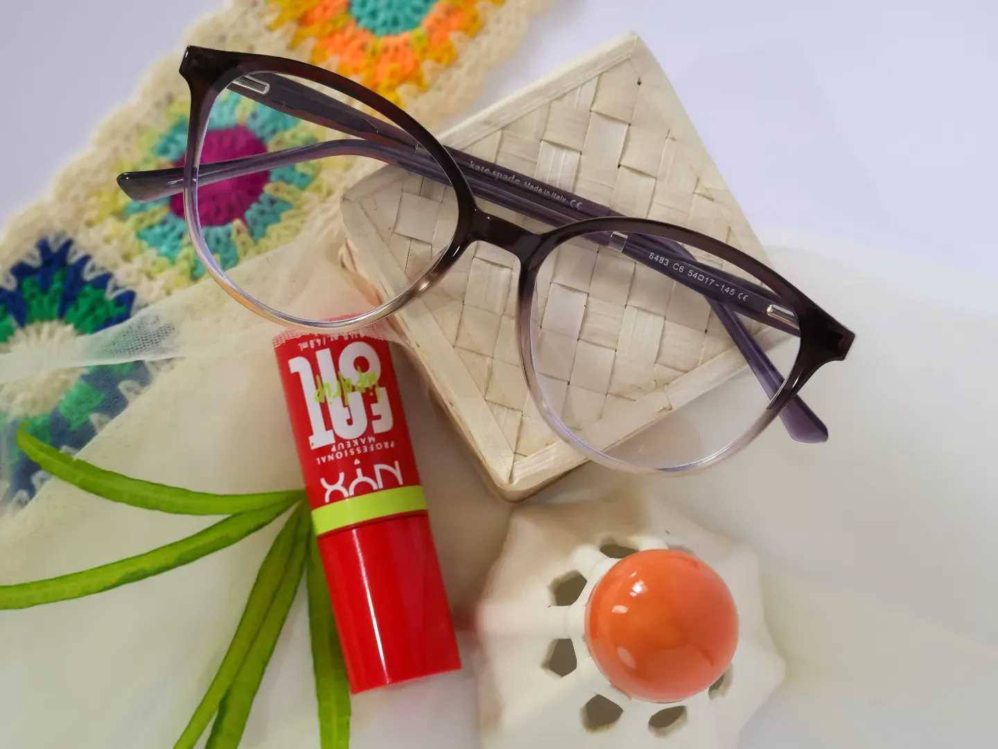 Detailed view of ombre fade on frames. Leading optometry clinic for spectacles in Kottawa, Sri Lanka.