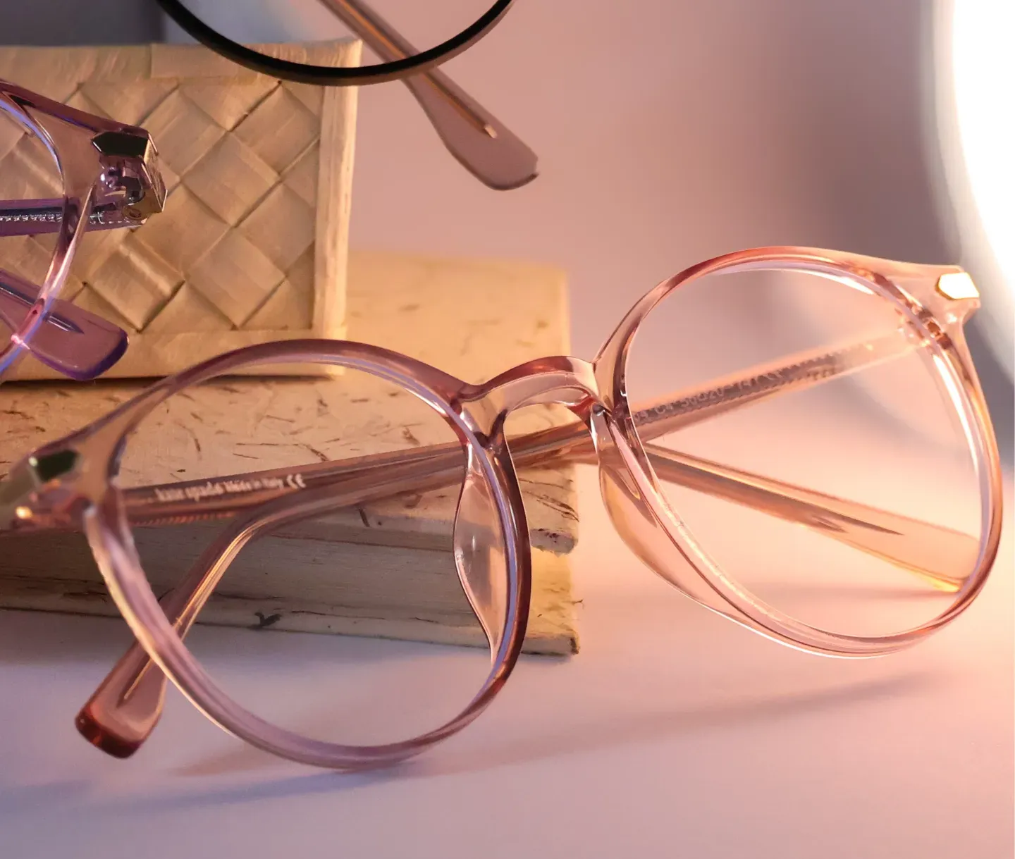 Detailed view of round acetate spectacles. Expert optometrists available in Bandarawela and Eheliyagoda.