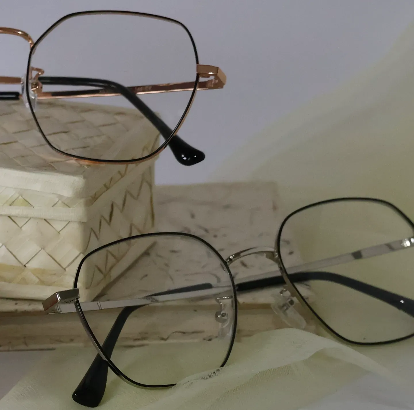 Side angle of minimalist geometric spectacles. Comfortable all-day glasses for professionals in Sri Lanka.