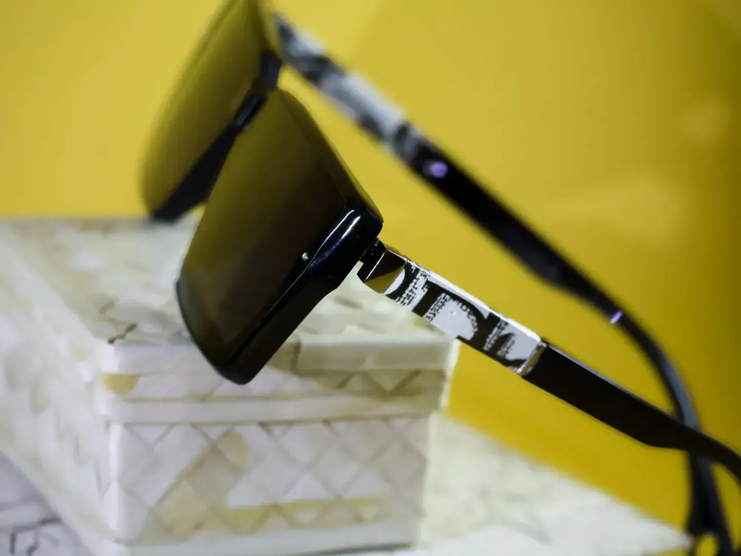 Detail of Raven geometric lenses. Protect against macular degeneration with our UV400 spectacles.